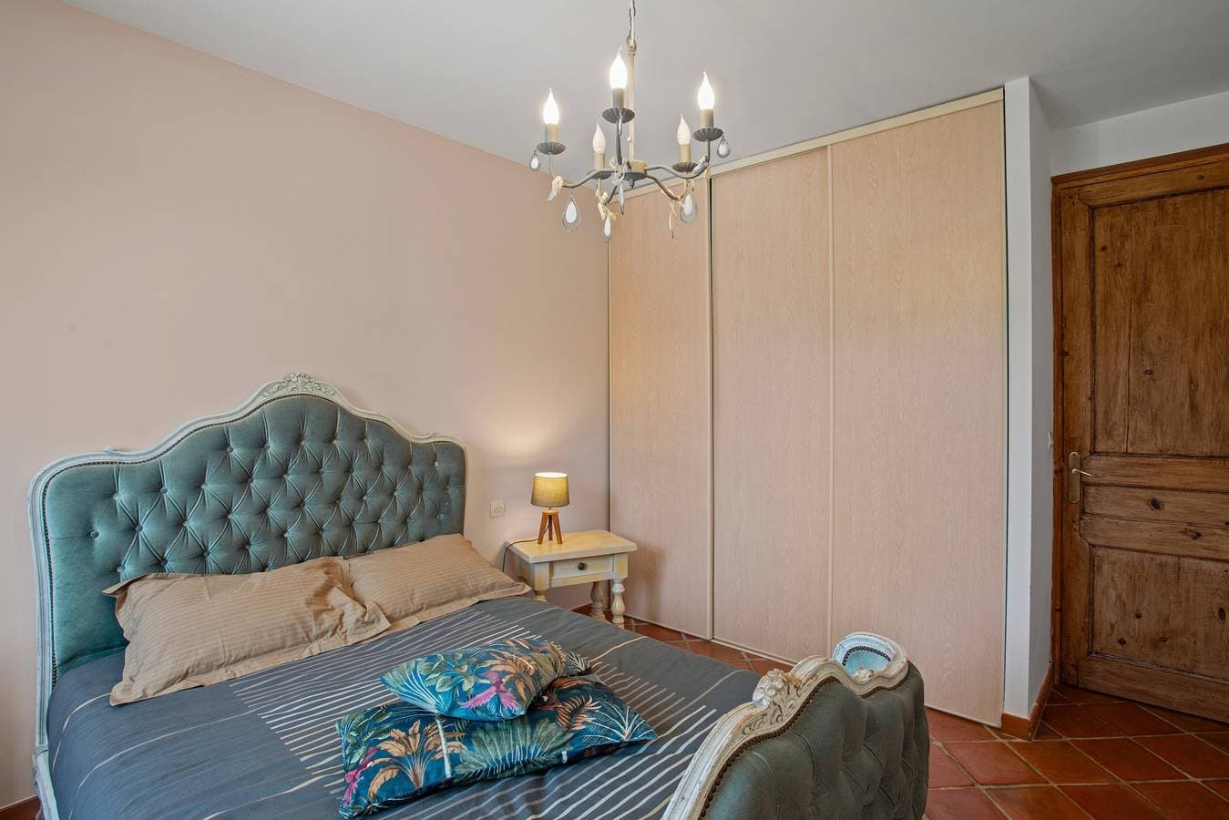 Foto 8 von 21: Gästezimmer „Villa Same“ mit privatem Pool, WLAN und Klimaanlage