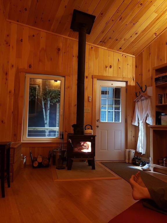 Raven's Roost Hike-in Sleeping Cabin at Sally's Brook Off-Grid Luxury Cabins 1