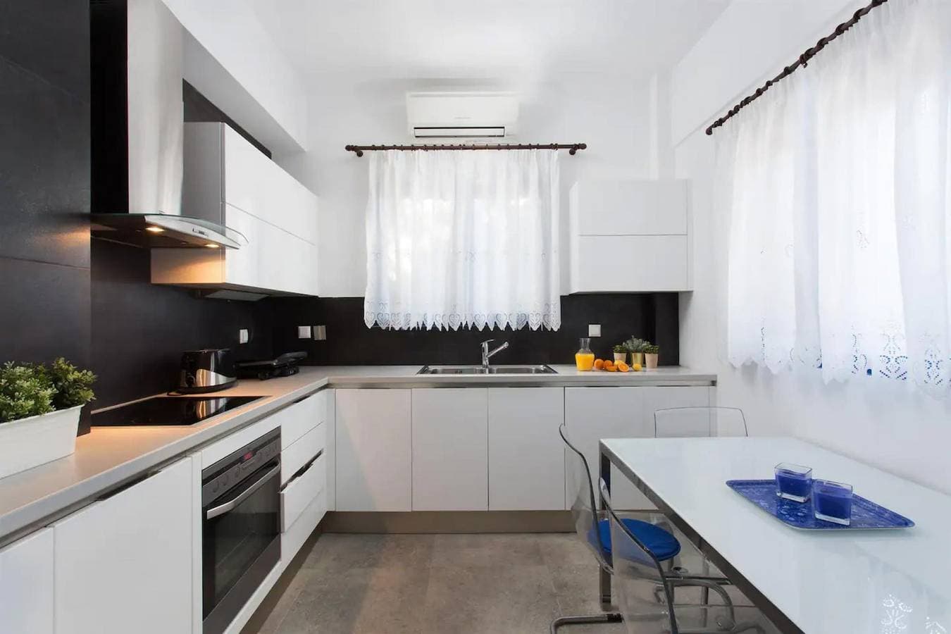 Foto 3 von 41: Villa für 8 Personen mit Balkon