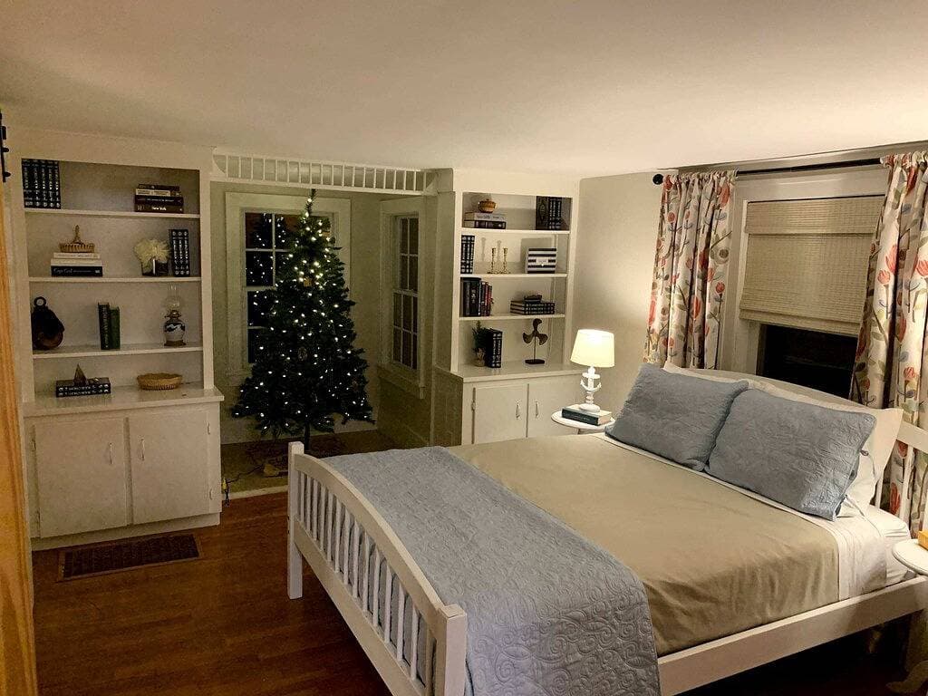 Pet friendly Skaneateles country home one mile from downtown!! 1