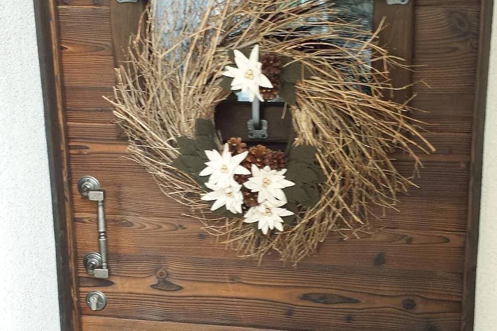 Foto 10 von 22: Alpiner Charme & Grüne Seele: Drei-Zimmer-Wohnung mit Blick und Garten