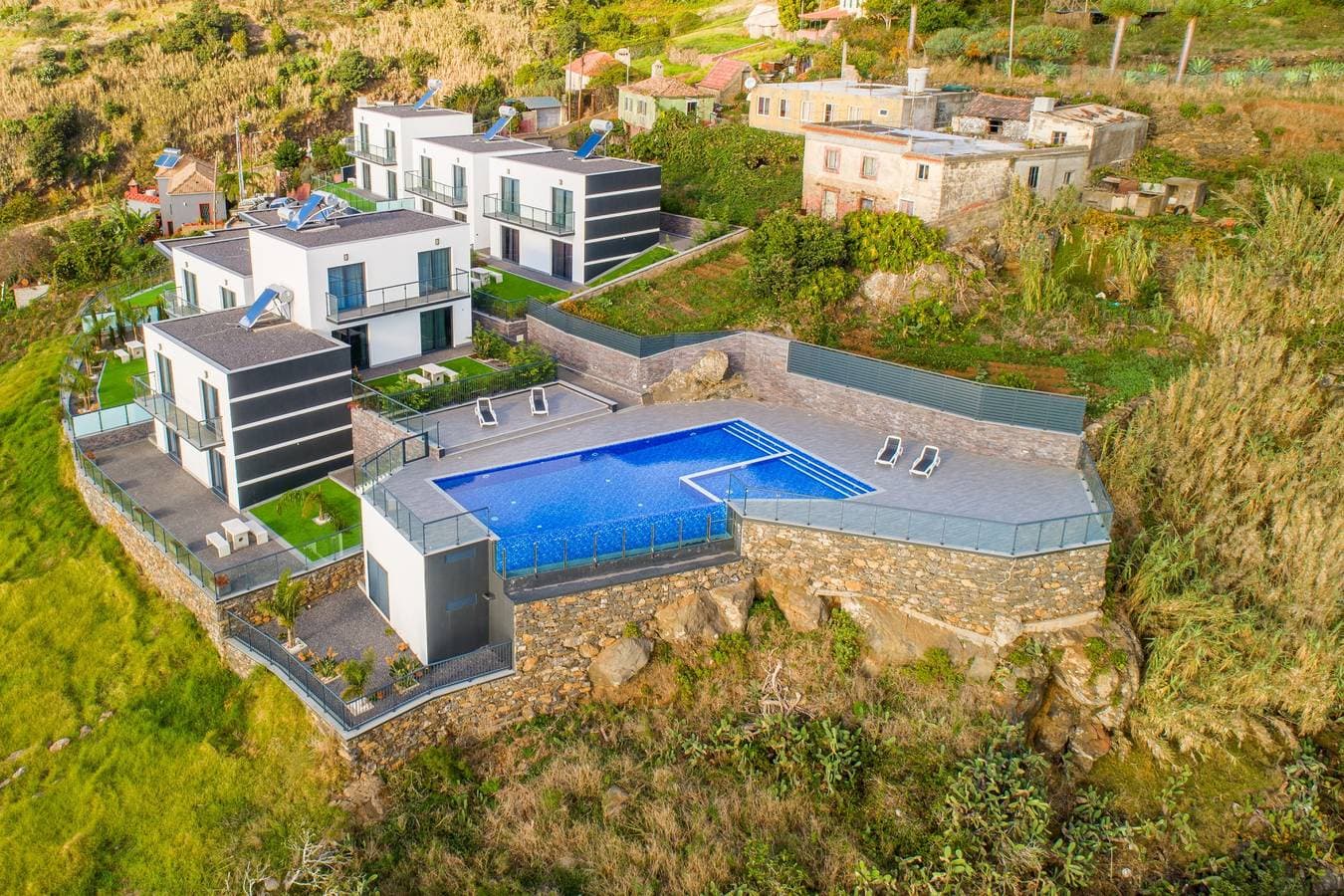 Foto 7 von 38: Modern villa, shared infinity pool | SunsetCliff 4