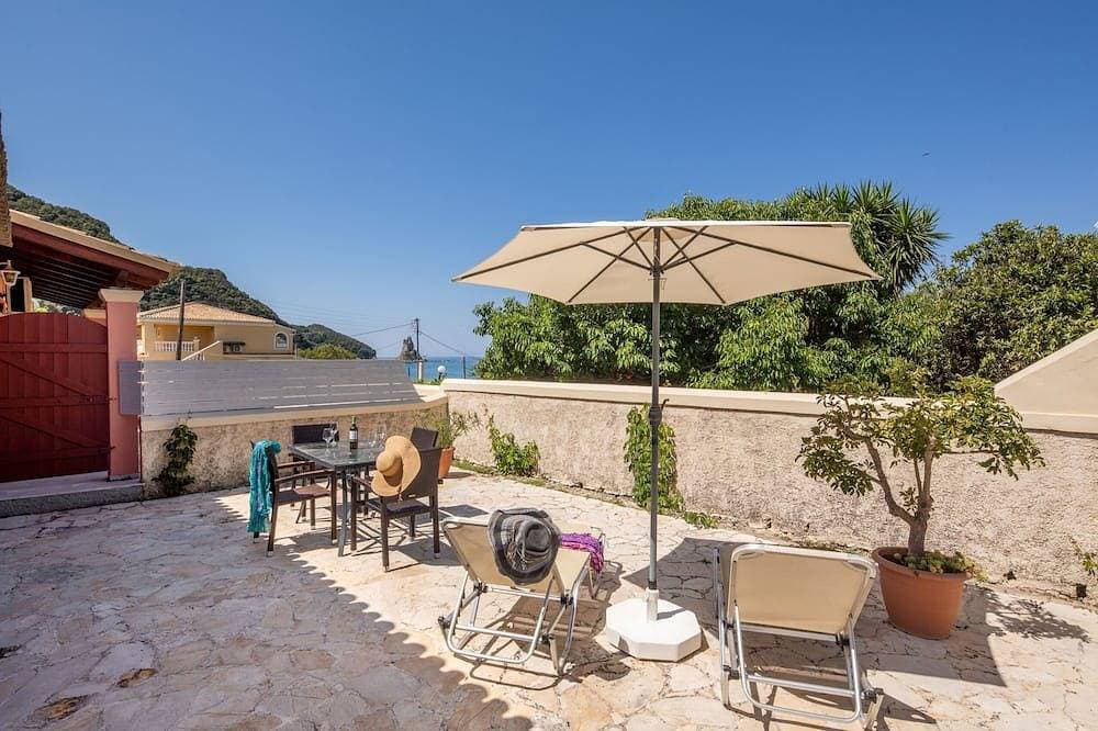 Lovely 2 bedroom cottage just a two minute walk from the beach 1