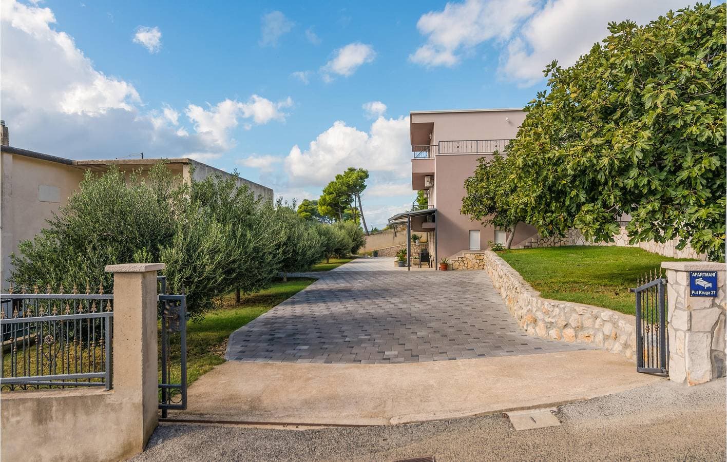 Foto 6 von 24: Gemütliche 300 m zum Strand: Klimatisierte Wohnung mit Terrasse und Parkplatz