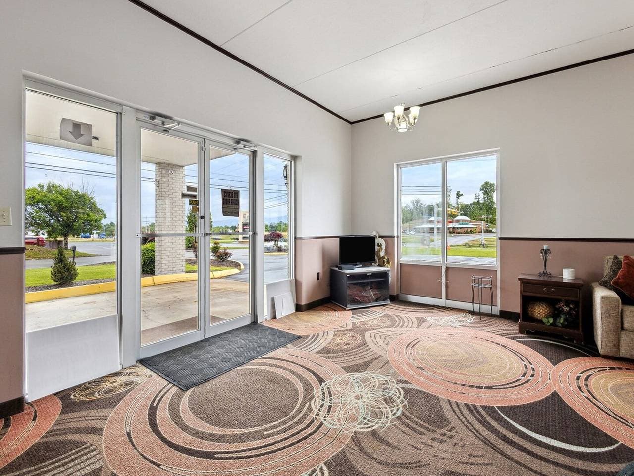 Foto 8 von 27: Greeneville, Tennessee | Kingsize-Bett | Rauchen