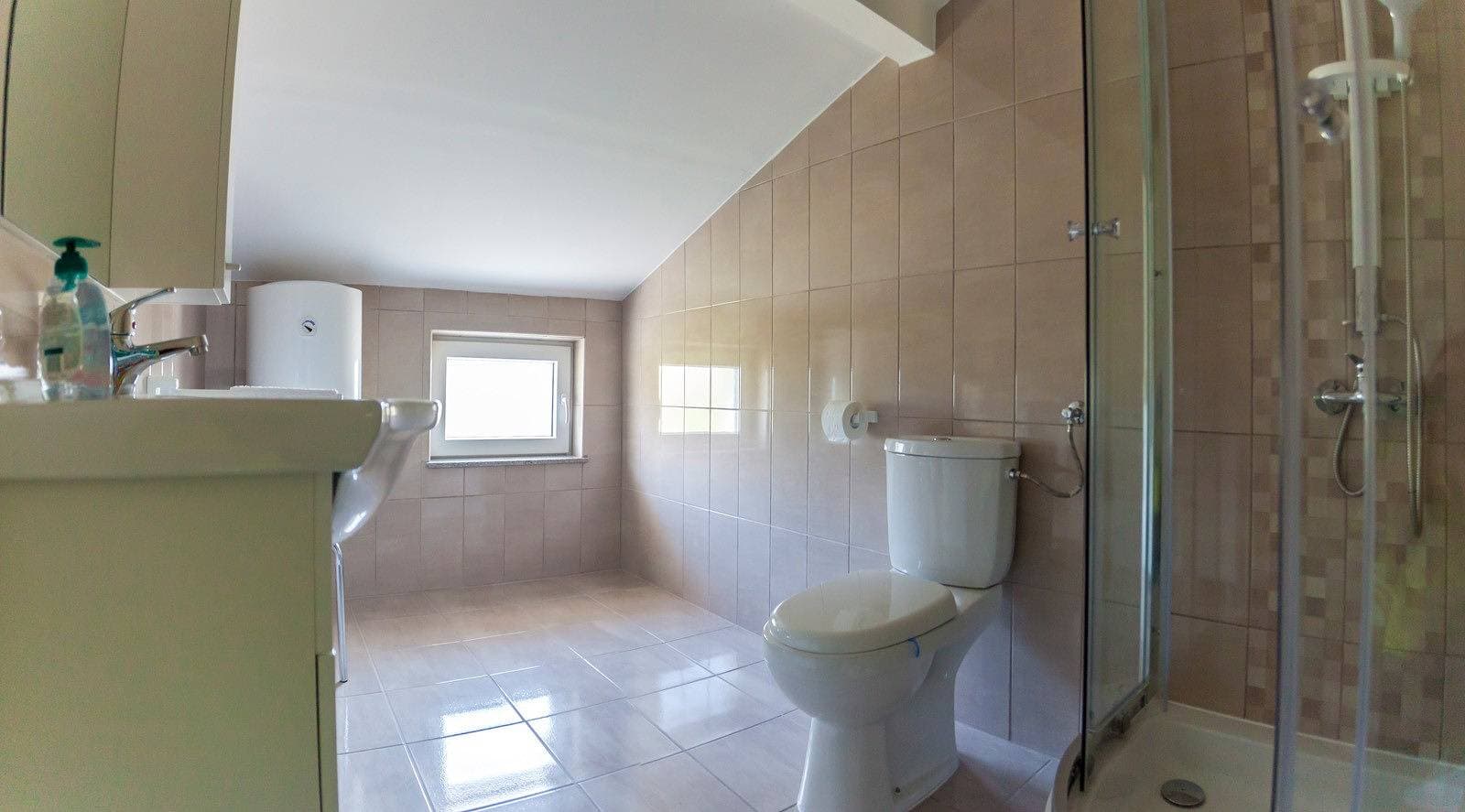 Foto 9 von 28: Geräumiges Apartment mit einem Schlafzimmer und Klimaanlage