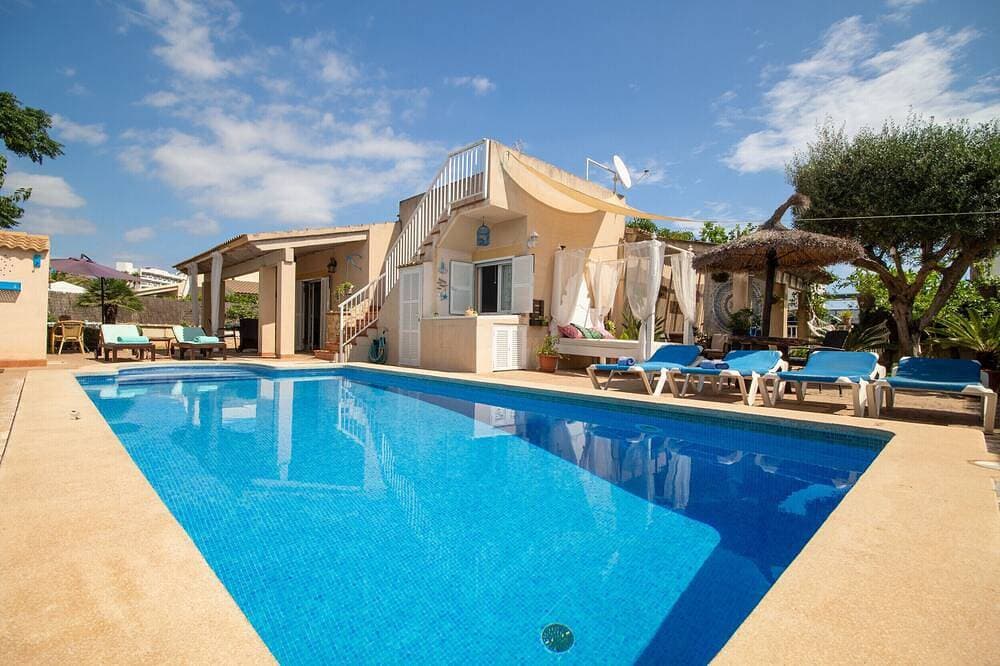 Ferienhaus mit Pool nur wenige Meter zum Strand, in Playas de Muro, Mallorca 1