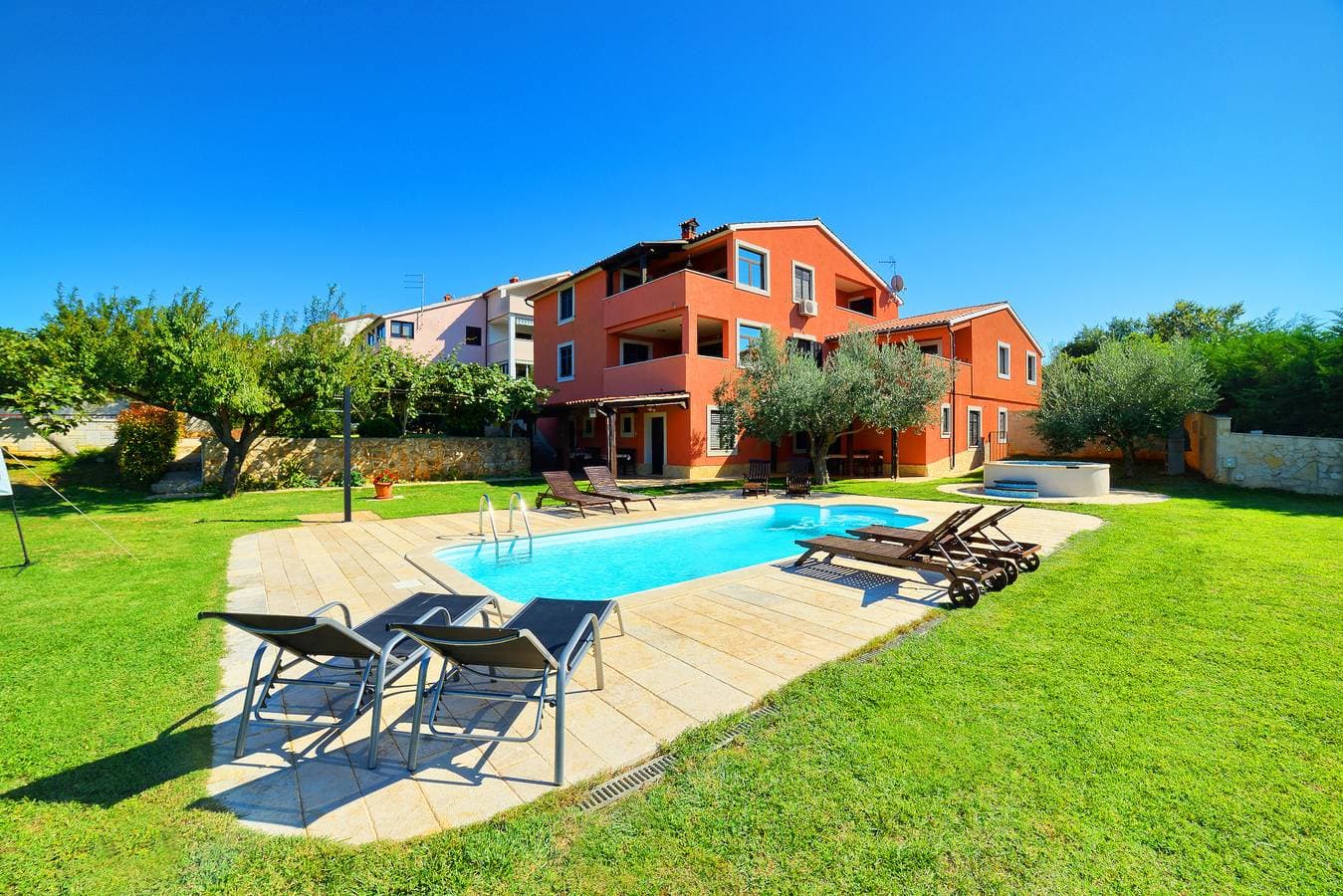 Foto 5 von 26: Ferienwohnung für 4 Personen mit Pool
