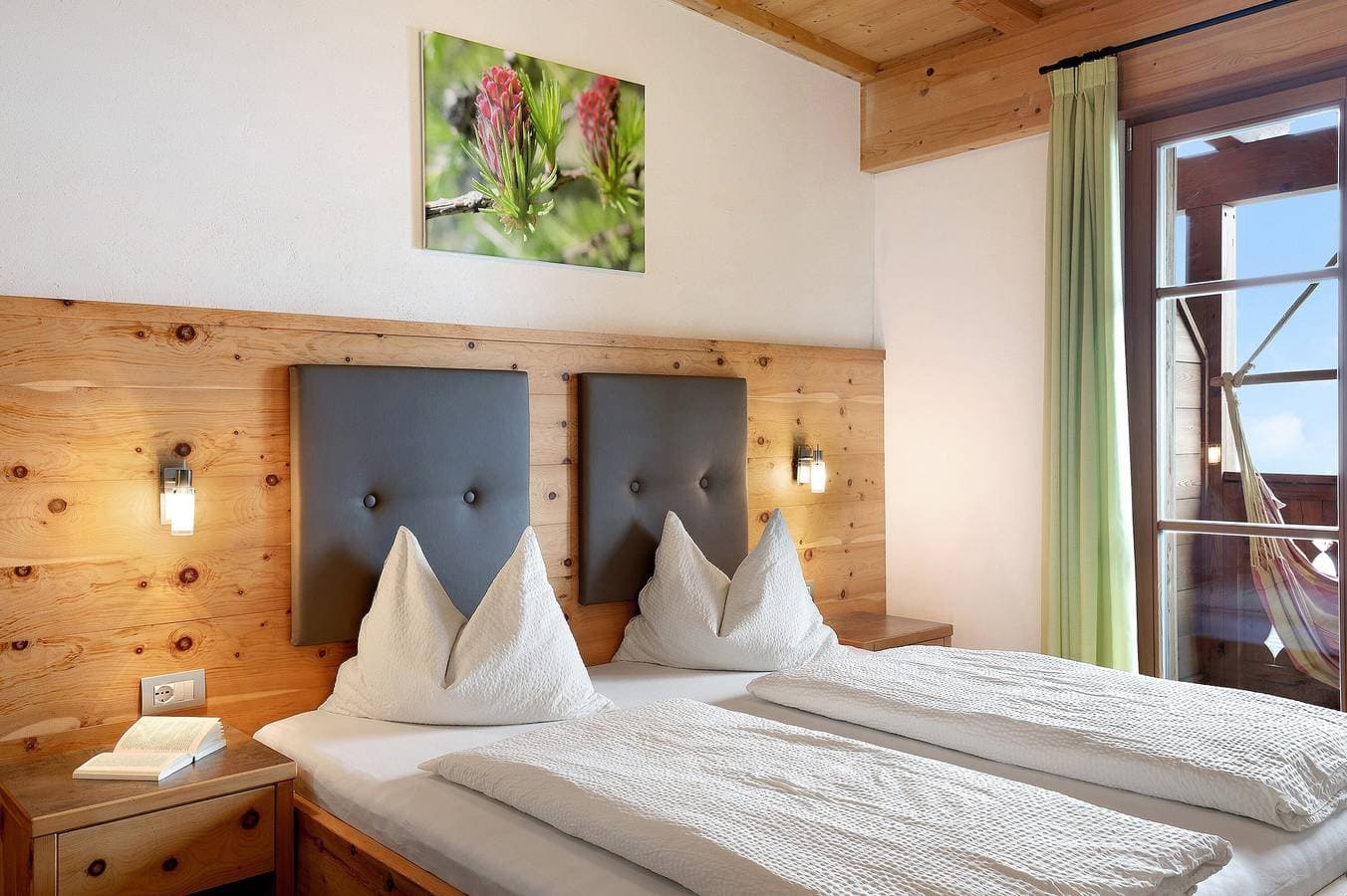 Foto 12 von 28: Ferienwohnung "Moarhof Natur Naturalia" mit Bergblick, Gemeinschaftsterrasse und WLAN