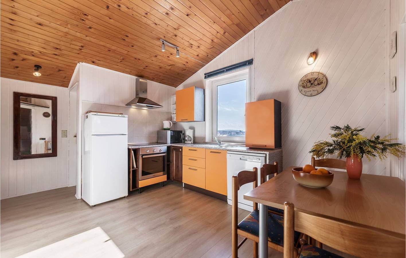 Foto 13 von 32: Gemütlich, 2,5 km vom Strand entfernt: Modernes Apartment mit 1 Schlafzimmer, Terrasse und WLAN
