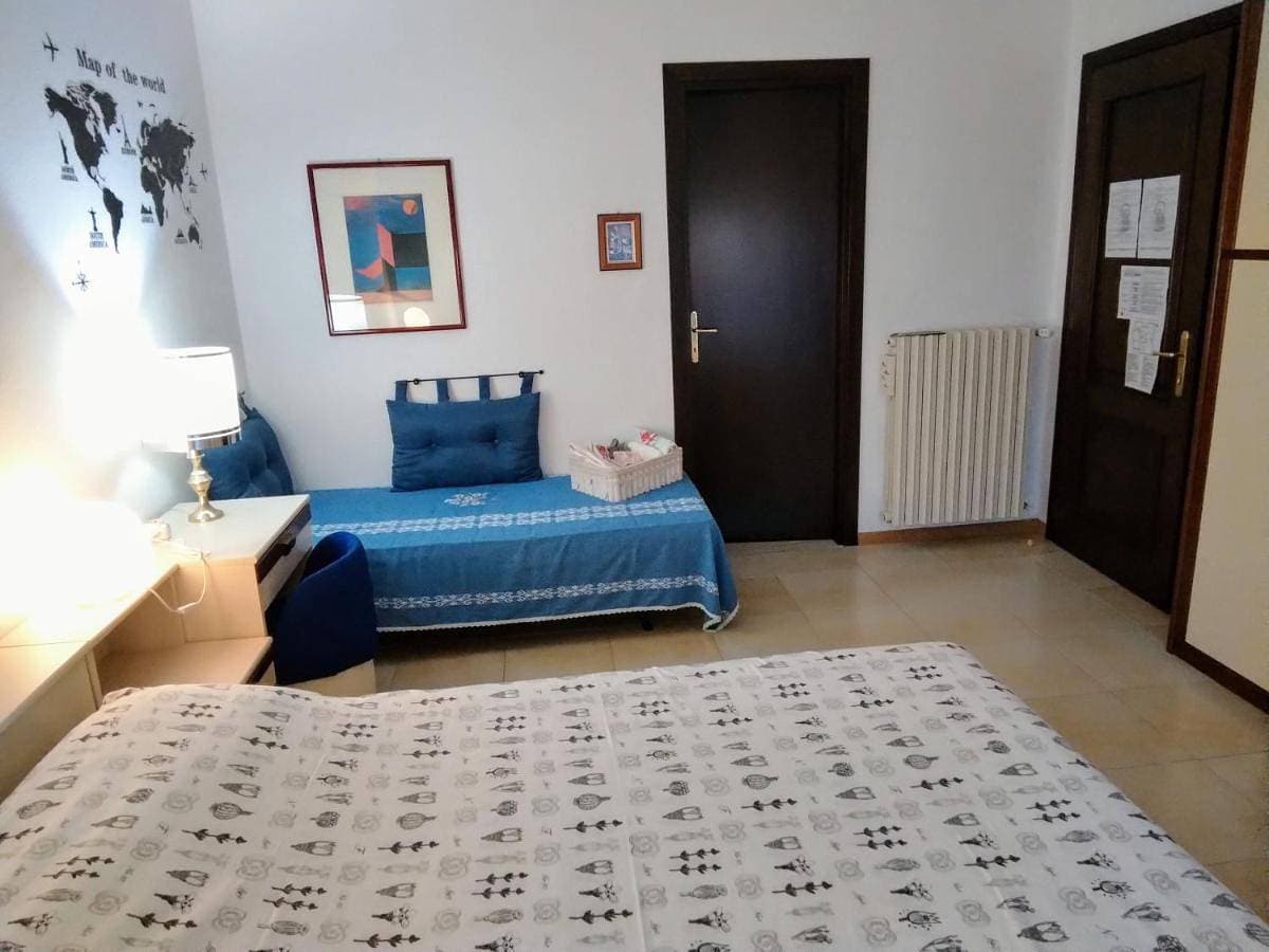 Foto 5 von 16: Double Room with Private Bathroom