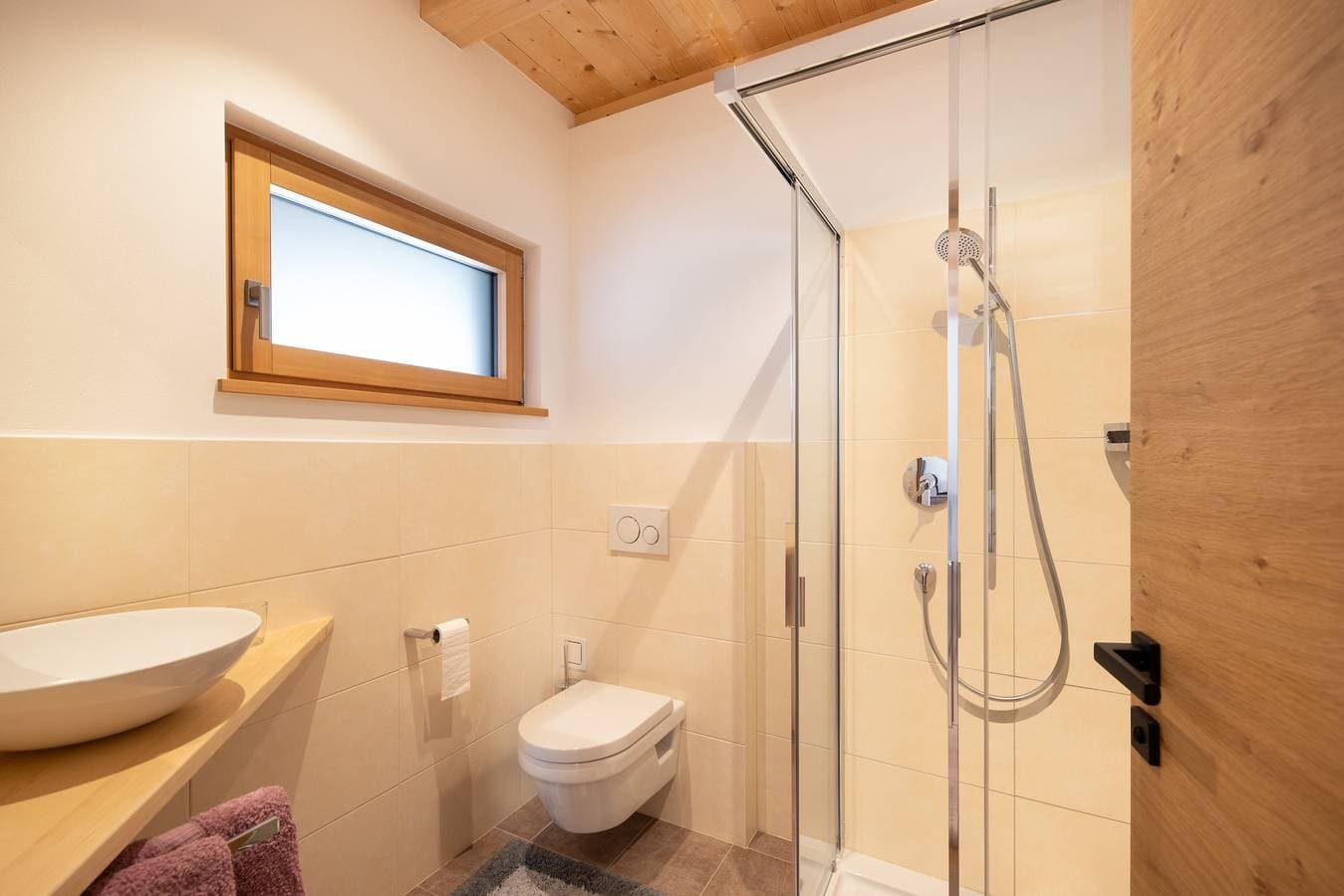 Foto 12 von 25: Helle Ferienwohnung "1 Weger" mit Panoramablick auf die Berge, WLAN & Balkon