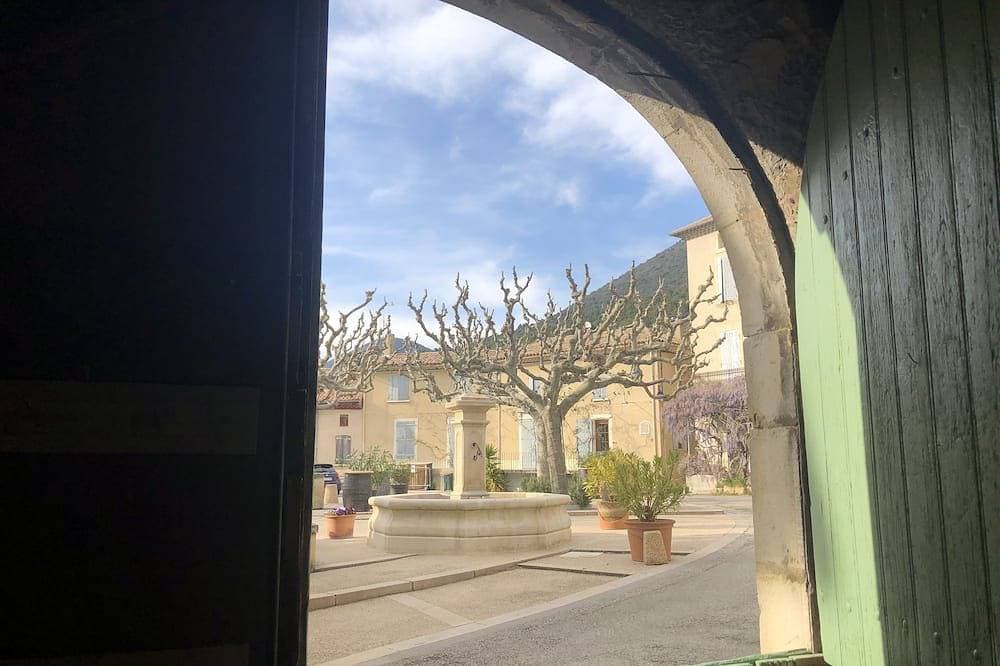 Foto 13 von 30: Provencal Village House