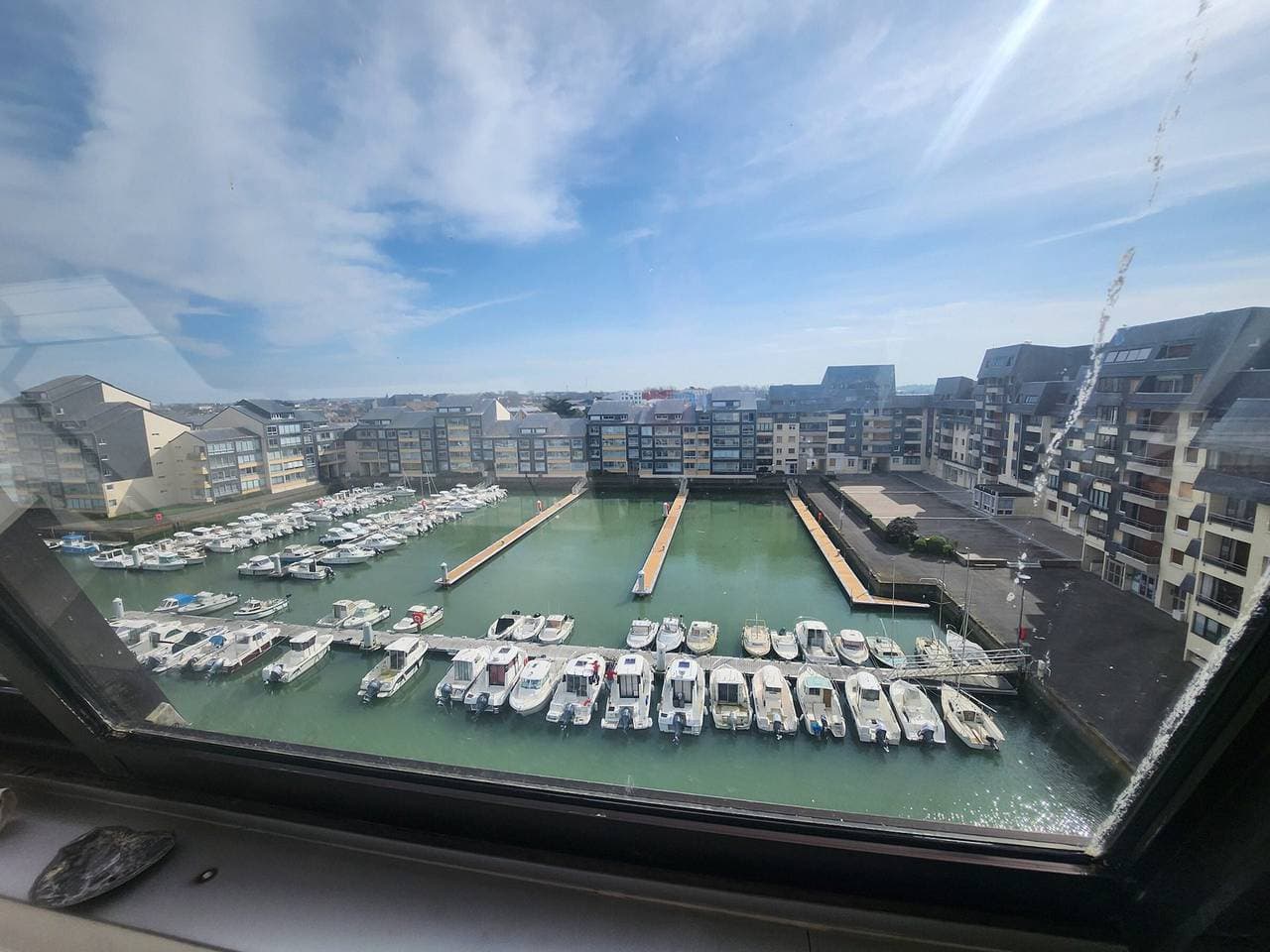 Foto 8 von 11: Großes 40m² Studio mit Meer- und Hafenblick, privater Parkplatz