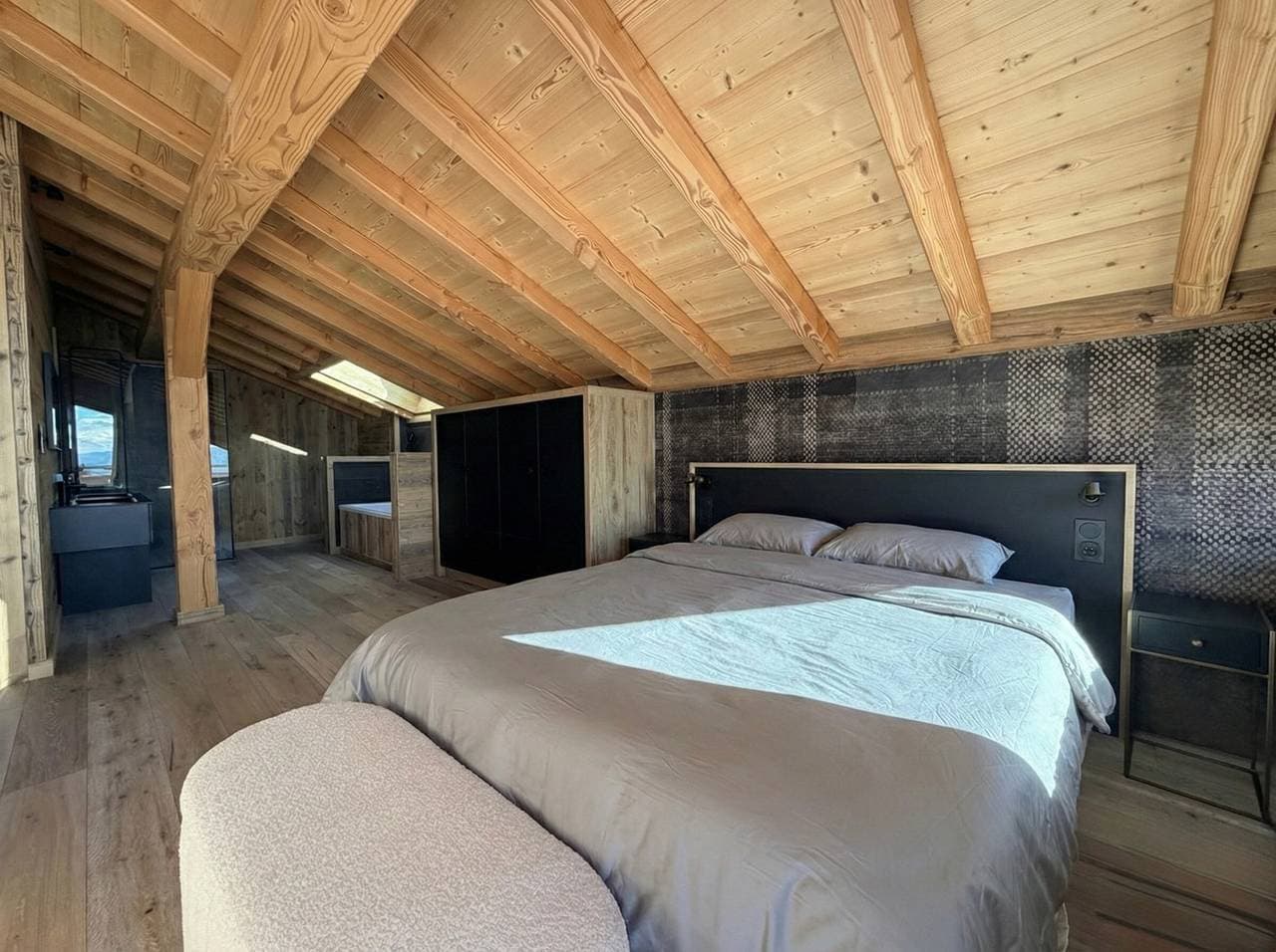 Foto 11 von 35: Neues, luxuriöses Chalet mit Panoramablick und Whirlpool