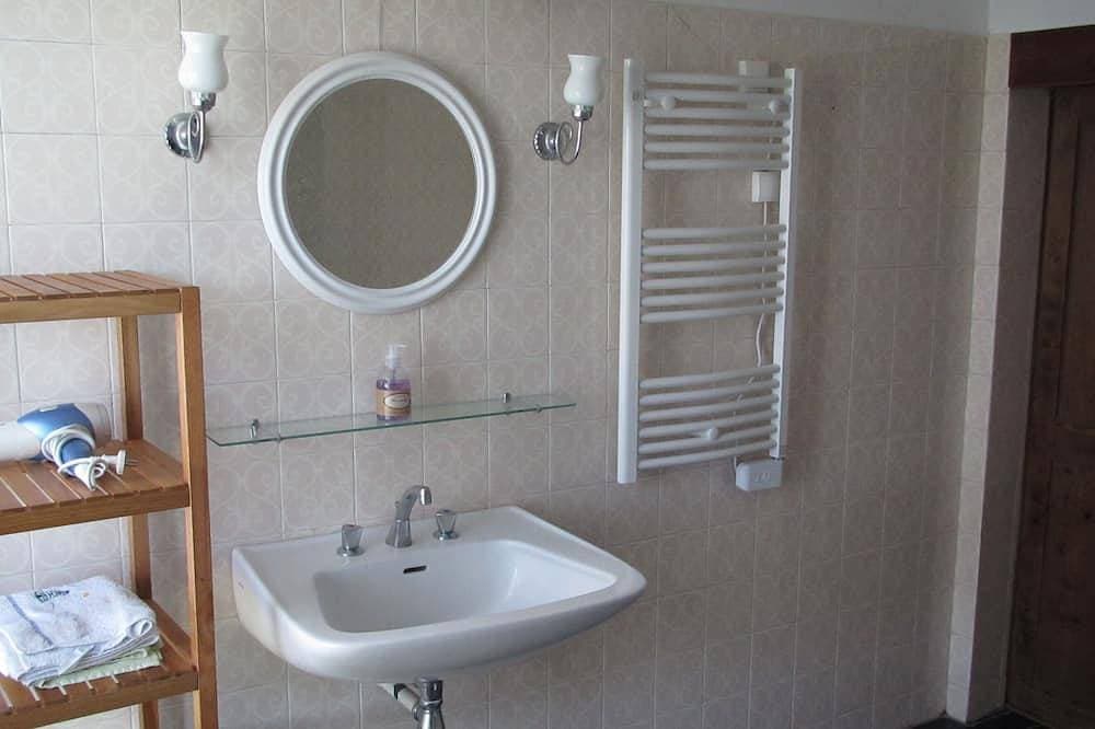 Foto 13 von 30: Tracy sur Mer. Charming renovated residence for up to 12 people