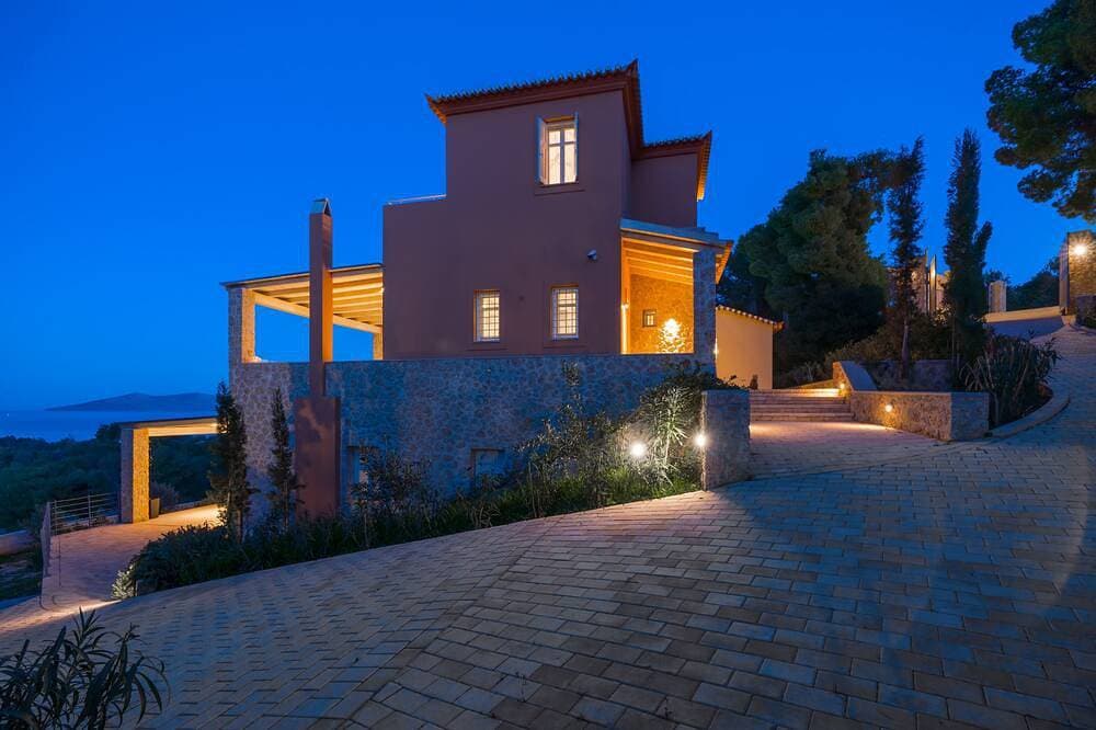 Foto 11 von 30: Villa Emmelia & Guesthouse Tolle Aussicht mit Pool