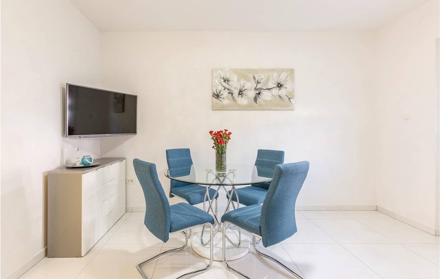 Foto 2 von 20: Gemütliche Ferienwohnung mit Pool, Terrasse und 2 km Entfernung zum Strand von Strobec