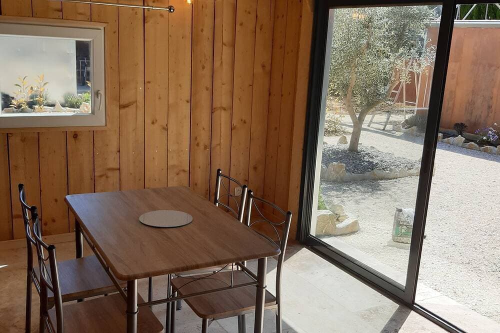 Foto 10 von 26: Dansavan Gite champ de Lavande Luberon Shared swimming pool air conditioning