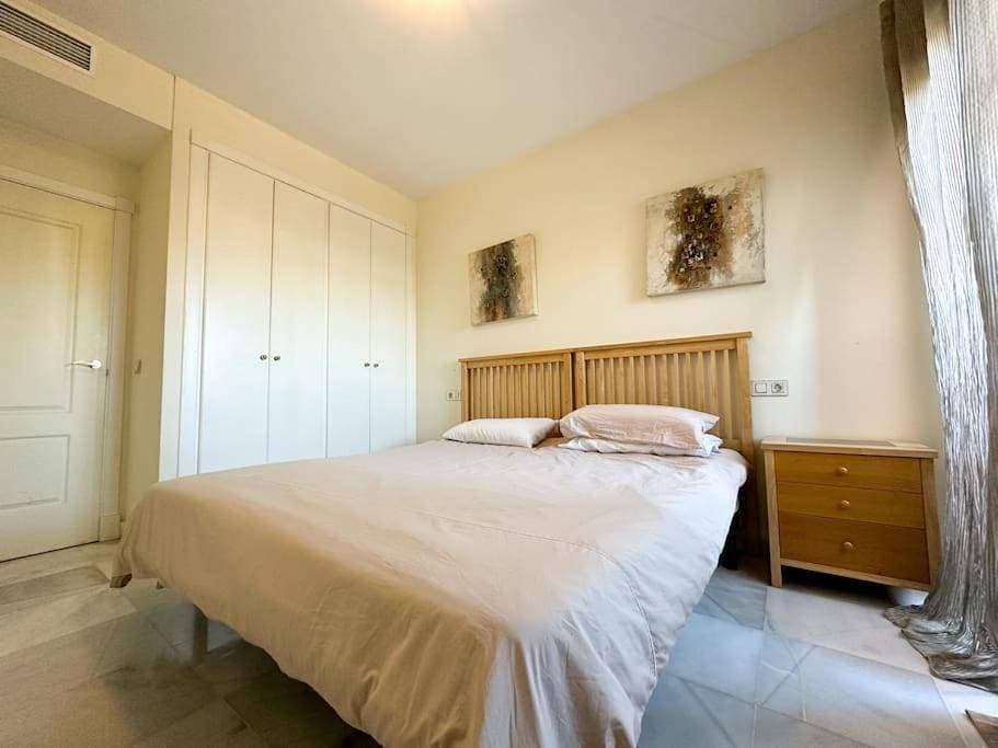 Foto 7 von 13: Double Room with Private Bathroom