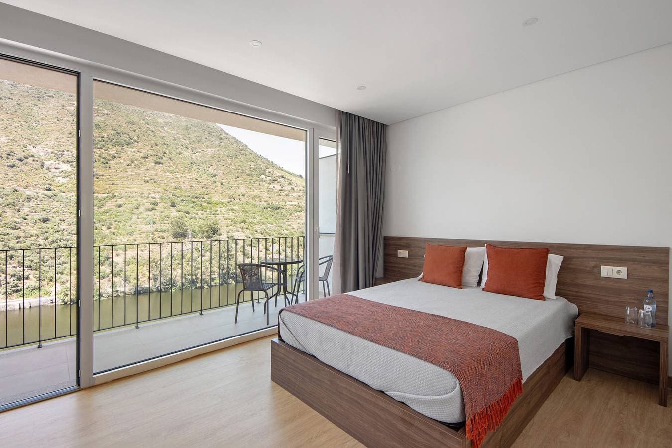 Foto 4 von 18: Unterkunft in einer Ferienanlage 'Quinta Da Pedra Caldeira G' mit Bergblick, Wi-Fi und Klimaanlage