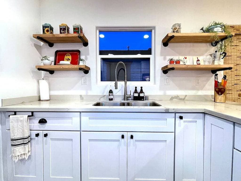 Foto 3 von 30: Remodeled 2Br · Fenced Yard · Midtown · Driveway Parking