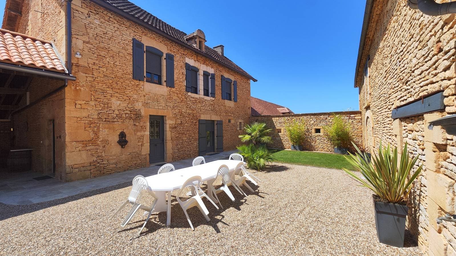 Foto 2 von 26: Charmant gîte de campagne pour 10 avec terrasse