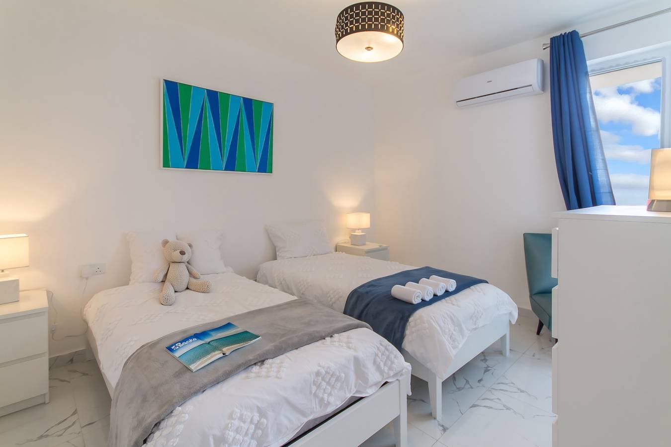 Foto 5 von 26: A Sunny Penthouse Modern 2 bdr - Sliema