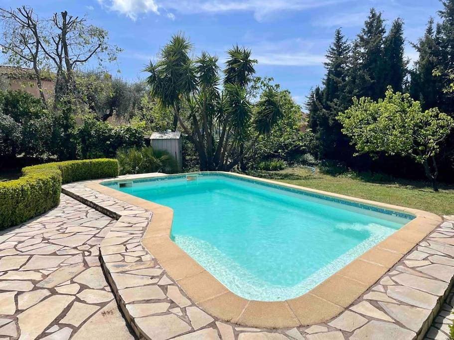 Villa provençale avec piscine et jardin au calme 1