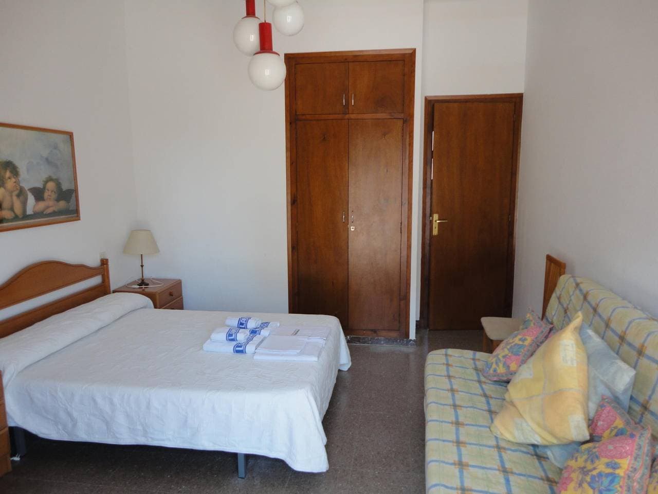 Foto 2 von 19: Erdgeschosswohnung nur 250m vom Strand entfernt, 2 Schlafzimmer, Terrasse, Parkplatz - Oliveres, Spanien