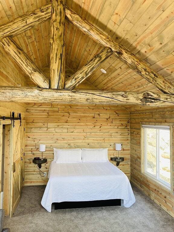 Foto 12 von 13: 8 miles to Mount Rushmore - Sleeps 2 - King Bed