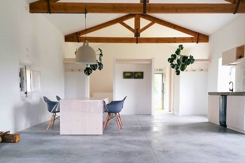 Foto 5 von 10: Charming Design Loft in renovated catalan farmhouse, Cantallops