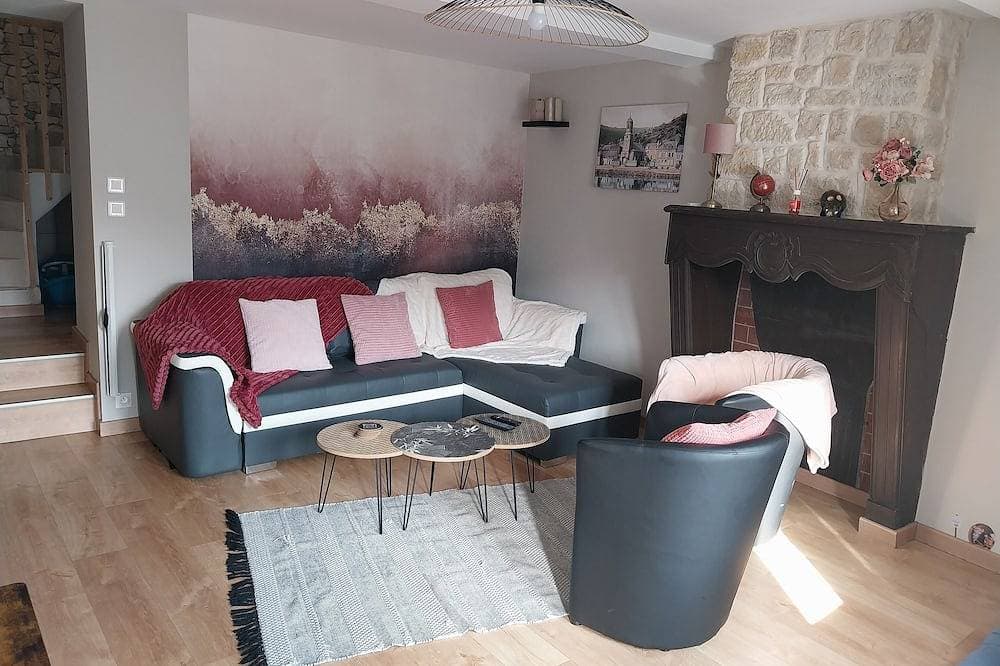 \"Les 4 Fils Aymon\" House overlooking the Meuse. 1