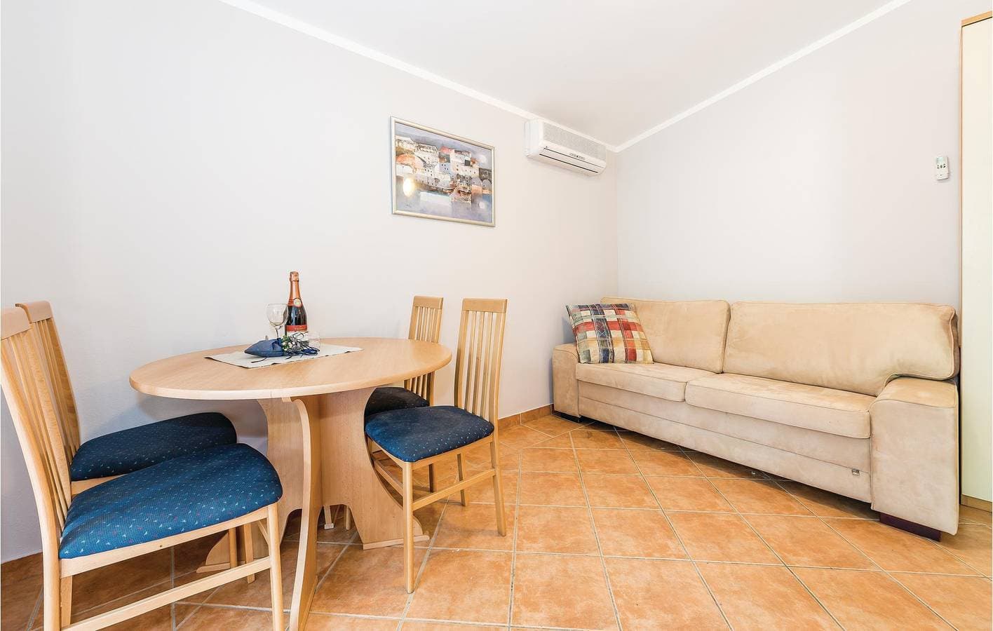 Foto 4 von 22: Gemütliche Ferienwohnung mit Terrasse, 200 m vom Strand Camp Vala entfernt