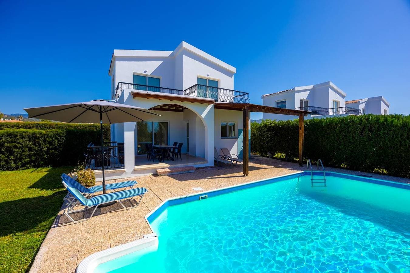 Foto 9 von 29: Villa für 4 Personen mit Balkon