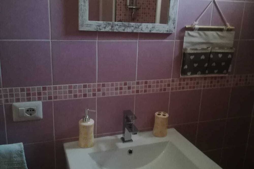 Foto 3 von 19: Doppelzimmer mit Möbeln und Komfort