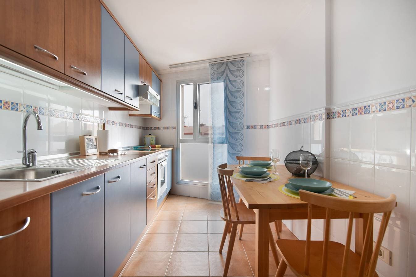 Foto 6 von 34: Ferienwohnung 'Ap Jarea Playa Sardina' mit Gemeinschaftspool, Balkon und WLAN