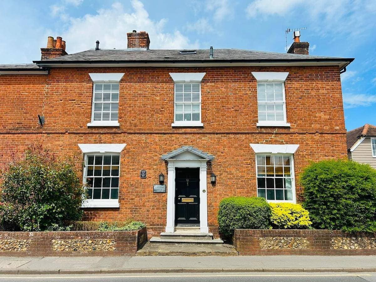 Alresford House - 3 Bedroom Apartment 1