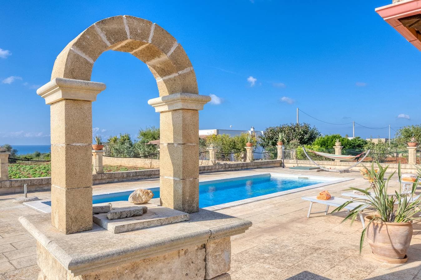 Foto 5 von 41: 2km vom Sandstrand: Pool-Ferienhaus mit Meerblick