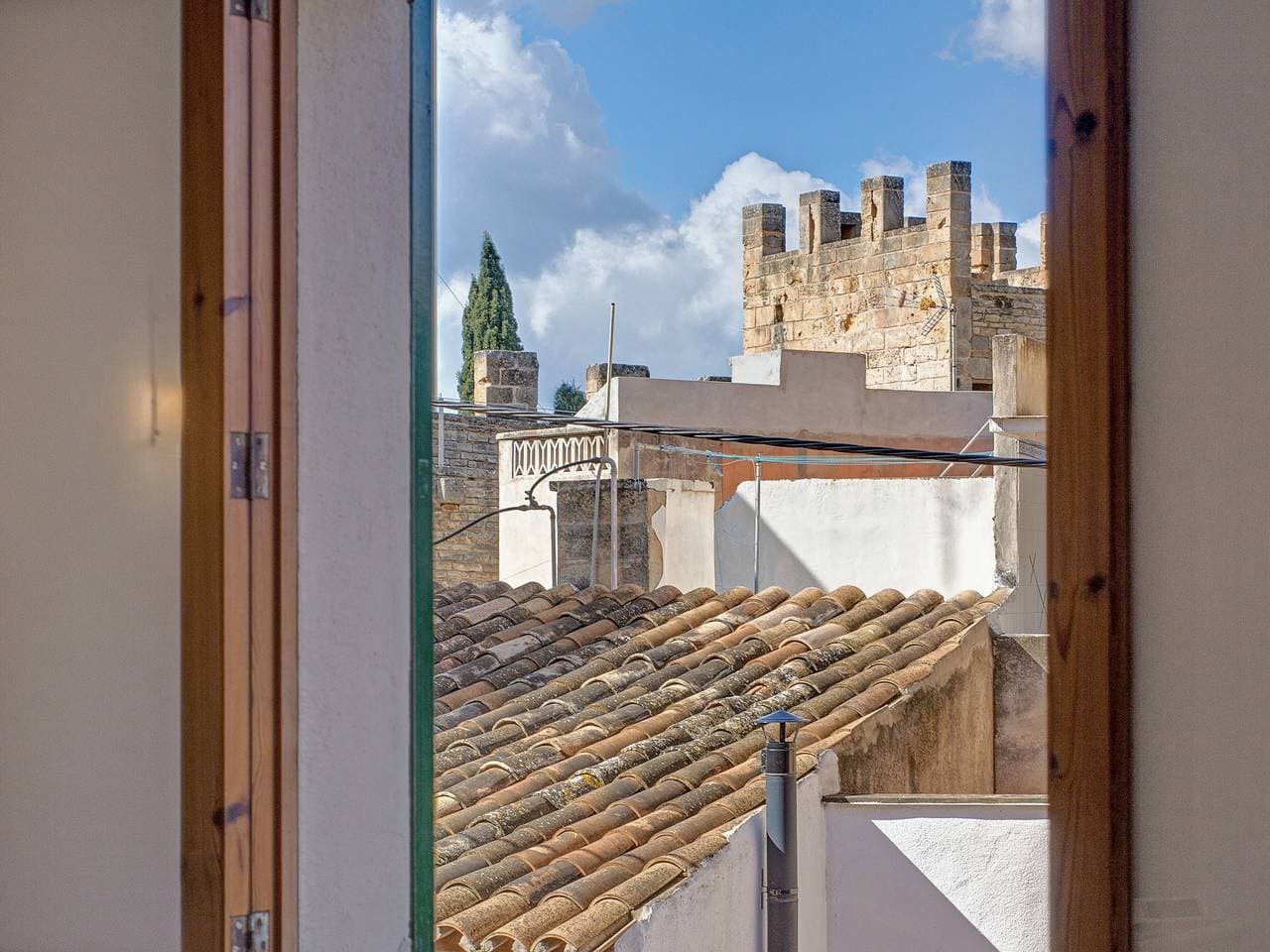 Foto 2 von 29: Ferienhaus 'Casa Convent' mit Bergblick, WLAN und Klimaanlage im historischen Zentrum