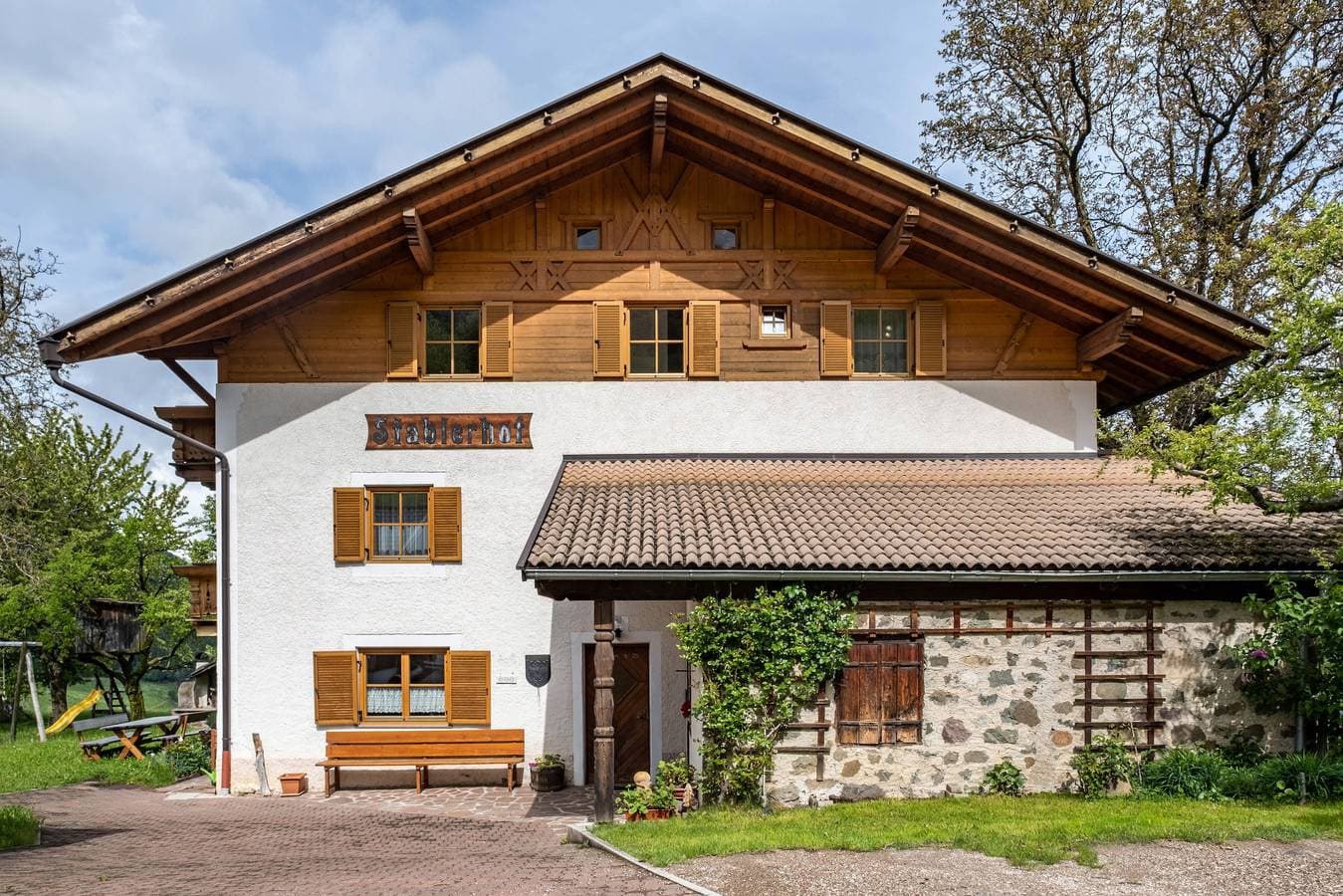 Foto 2 von 31: Ferienwohnung 'Stablerhof - Löwenzahn' mit Bergblick, Garten und WLAN