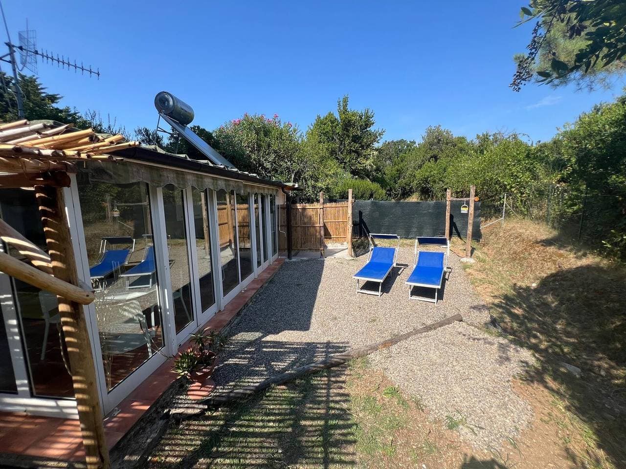 Foto 4 von 17: Ferienhaus „Limone“ mit privater Terrasse, eingezäuntem Garten und Klimaanlage