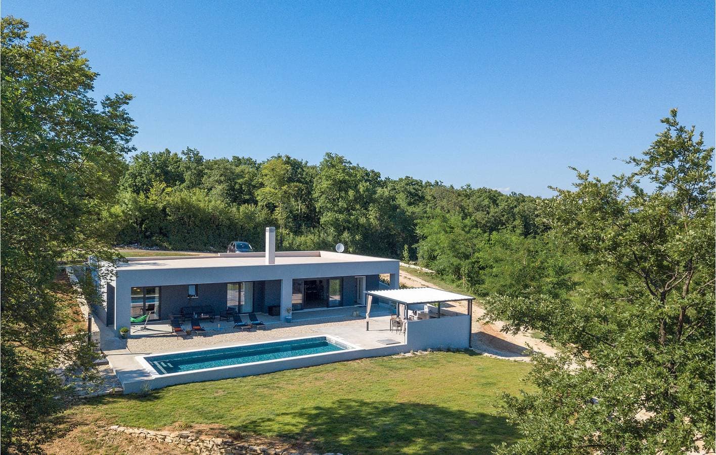 Foto 8 von 25: Geräumiges Apartment mit 1 Schlafzimmer, Pool, WLAN und Parkplatz in der Nähe des Zentrums von Raša