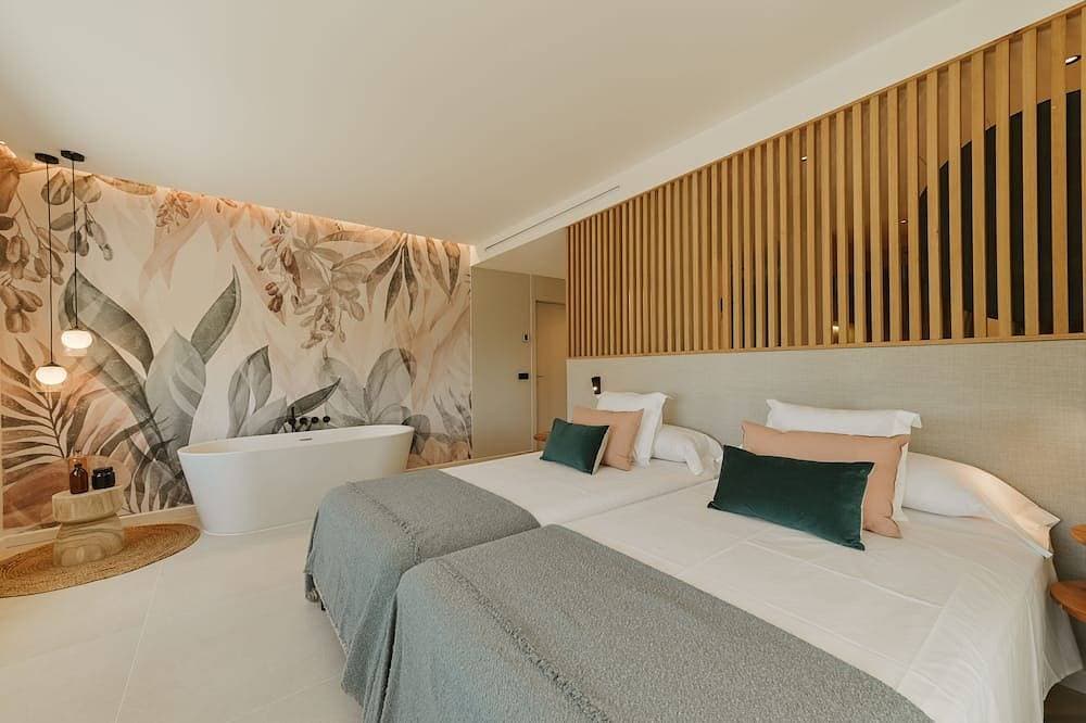 Foto 2 von 30: Luxury Villa. Heated pool. Sea & Mountain views