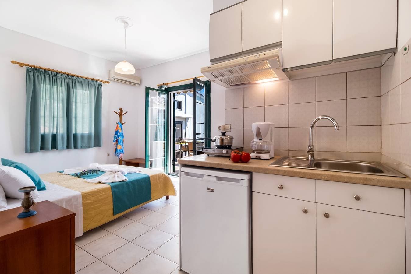 Foto 4 von 20: Ferienwohnung 'Nikoleta Studio 5' mit Meerblick, Terrasse & WLAN