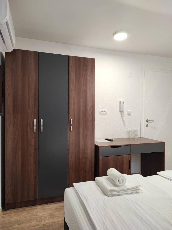 Foto 9 von 11: Triple Room with Bathroom