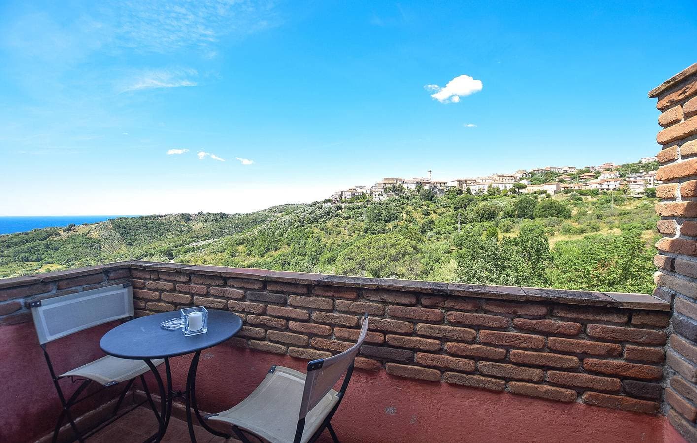 Foto 9 von 36: Apartment mit Meerblick, Pool und AC, 2 km zum Strand