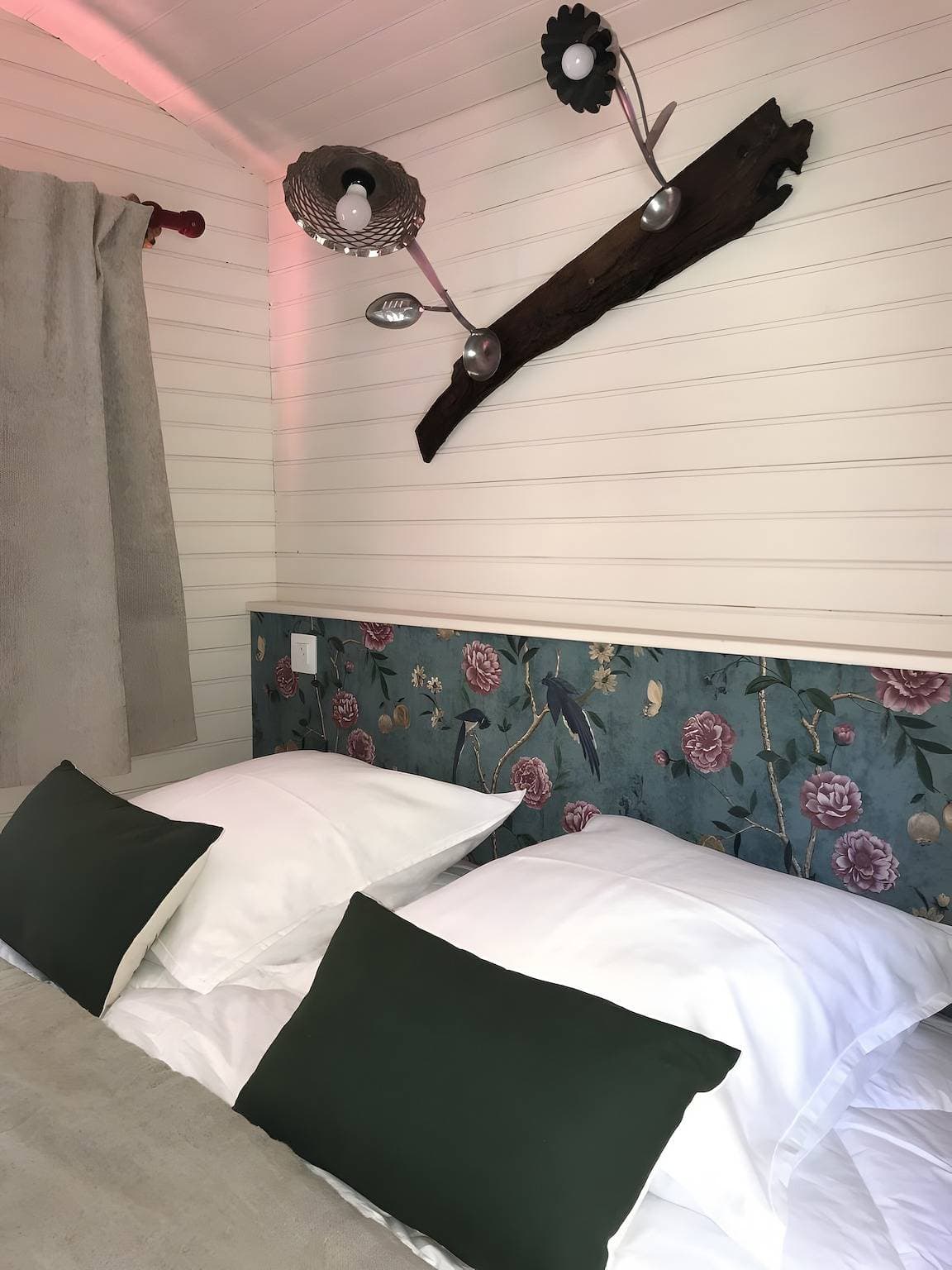 Foto 7 von 21: Gästezimmer „La Roulotte Du Pech Chantant“ mit privater Terrasse, Garten & WLAN