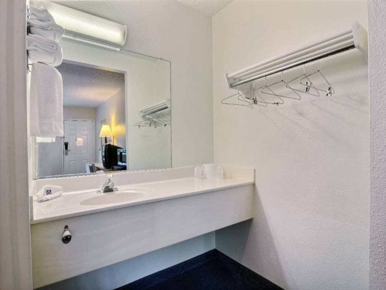Foto 3 von 39: 1 Queensize-Bett | Kühlschrank, Nichtraucherzimmer