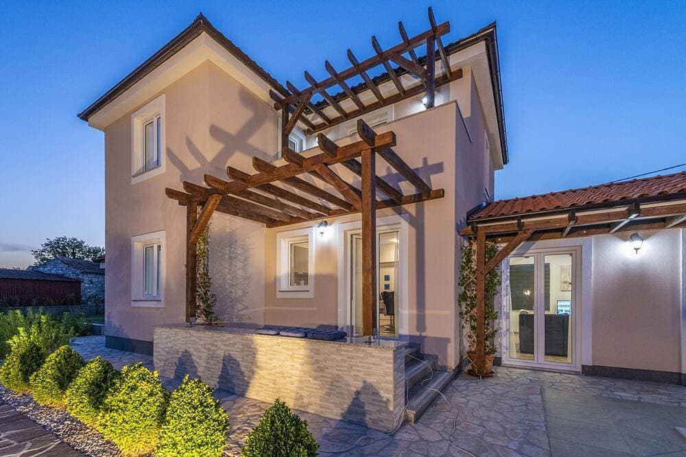 Foto 9 von 30: Exklusive Villa mit großzügigem Poolbereich